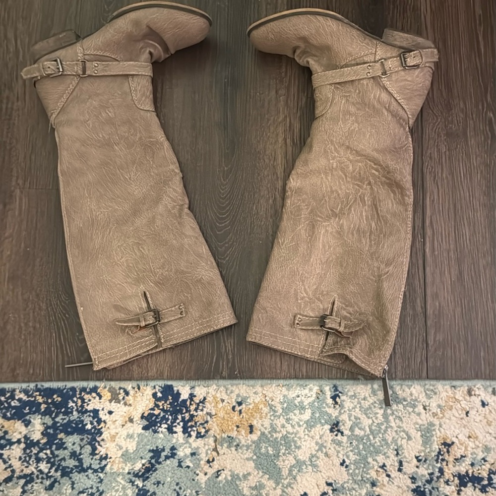Breckelles Boots in Light Brown